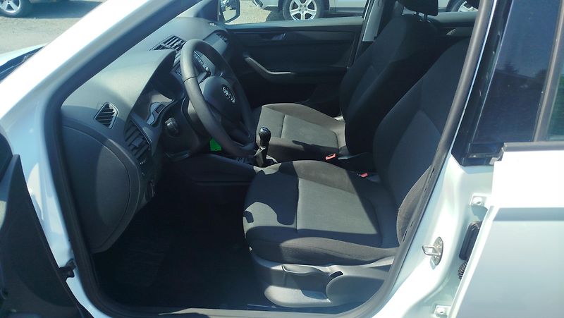 Škoda Fabia (2018) 1.0 MPi  ++ klimatizace ++ - fotka 6 z 26
