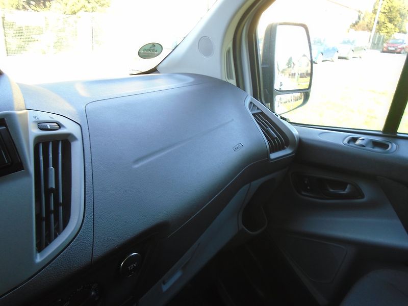Ford Transit Custom (2015) 2.2 TDCi 9 míst BUS - fotka 19 z 23