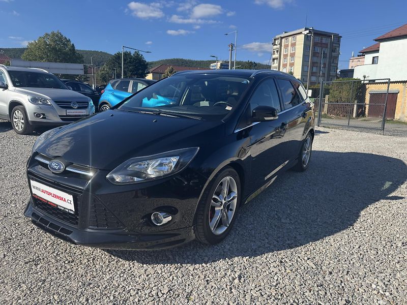 Ford Focus (2014) ST-LINE 1.6, rezervace - fotka 1 z 44