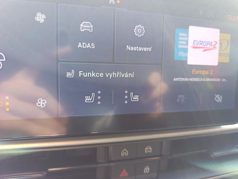 Jeep Avenger (2026) Altitude 1.2 Tur. e-Hybrid aut - fotka 25 z 29