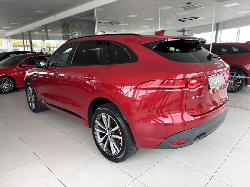 Jaguar F-Pace 20d AWD*AUT*R-SPORT*LED*Panora - fotka 7 z 39