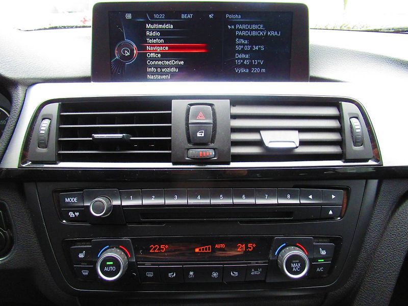 BMW Řada 3 (2013) 330d 190KW xDrive! - fotka 16 z 26