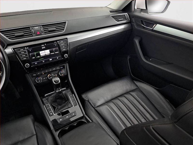 Škoda Superb (2015) 1.6 TDI, Kůže, Bi-Xenony - fotka 8 z 23