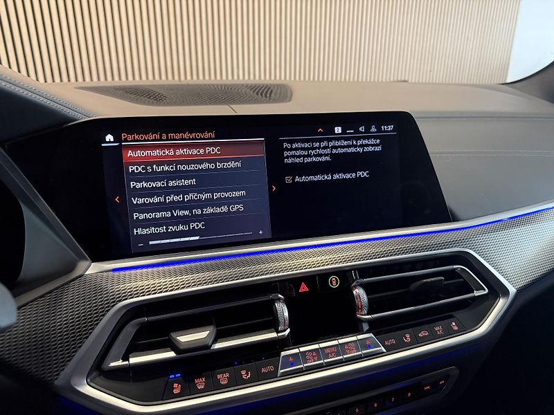 BMW X5 M50d HUD Vzduch H/K Tažné CZ - fotka 40 z 46