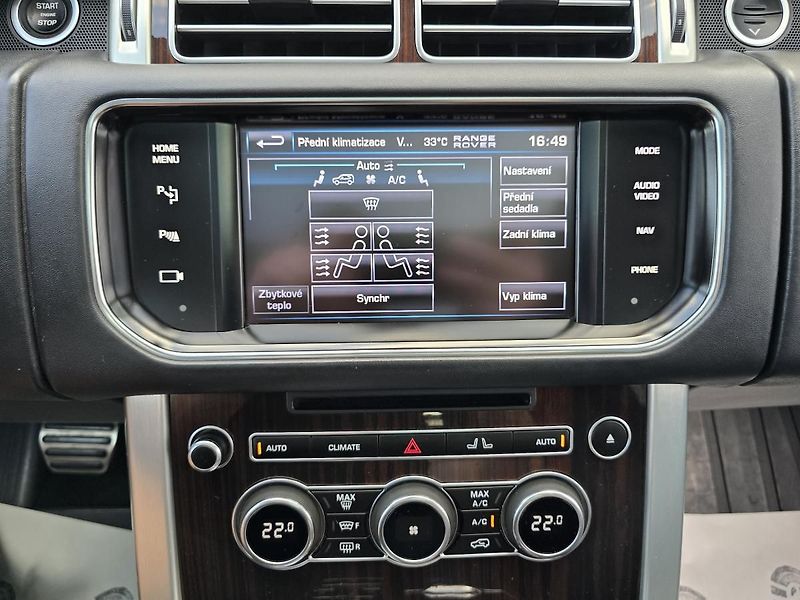 Land Rover Range Rover VOGUE 4,4 V8 250kW 4x4 TAŽNÉ - fotka 29 z 61