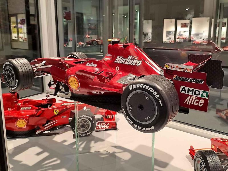Unikátní modely závodních vozů Ferrari jsou k vidění na výstavě Legenda z Maranella v Technickém muzeu v Brně.