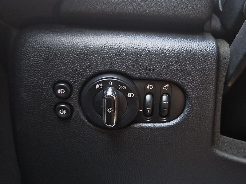 Mini Cooper 1,5 i 100kW LED VÝHŘEV - fotka 26 z 26