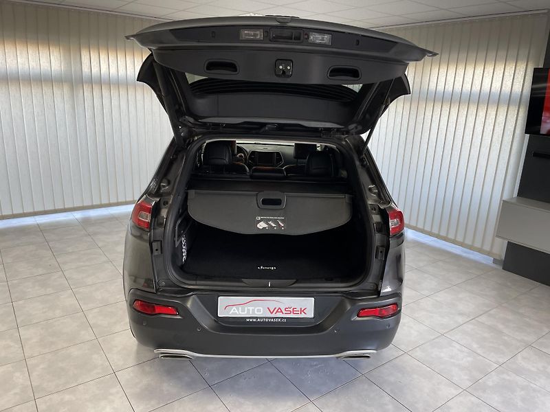 Jeep Cherokee 2.2 M-JET,A/T,4x4,1.MAJ.TZ - fotka 31 z 31