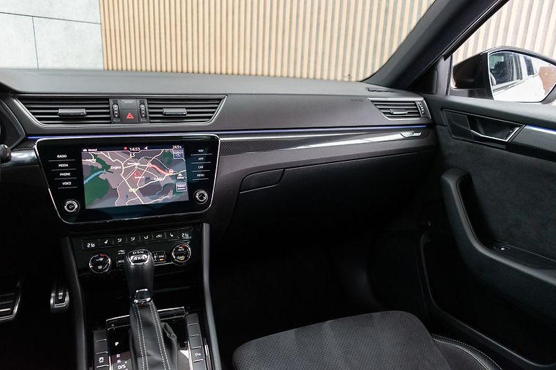 Škoda Superb 2.0 TDI 4x4*SPORTLINE*CANTON* - fotka 9 z 46