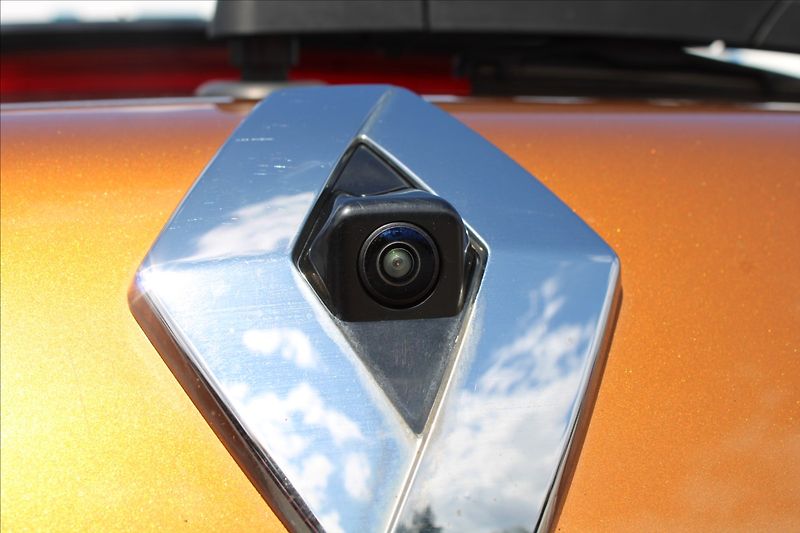 Renault Captur 1,3 TCe  1.MAJ,AUTOMAT,INTENS - fotka 31 z 35
