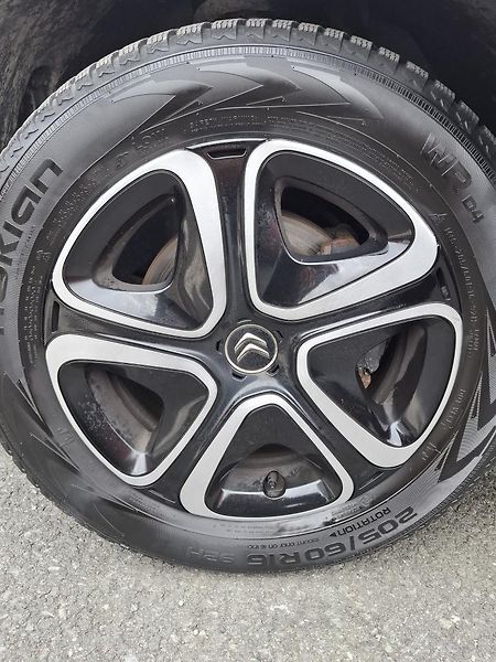 Citroën C3 Aircross (2022) 1,2 PureTech 110k MAN6 - fotka 27 z 28