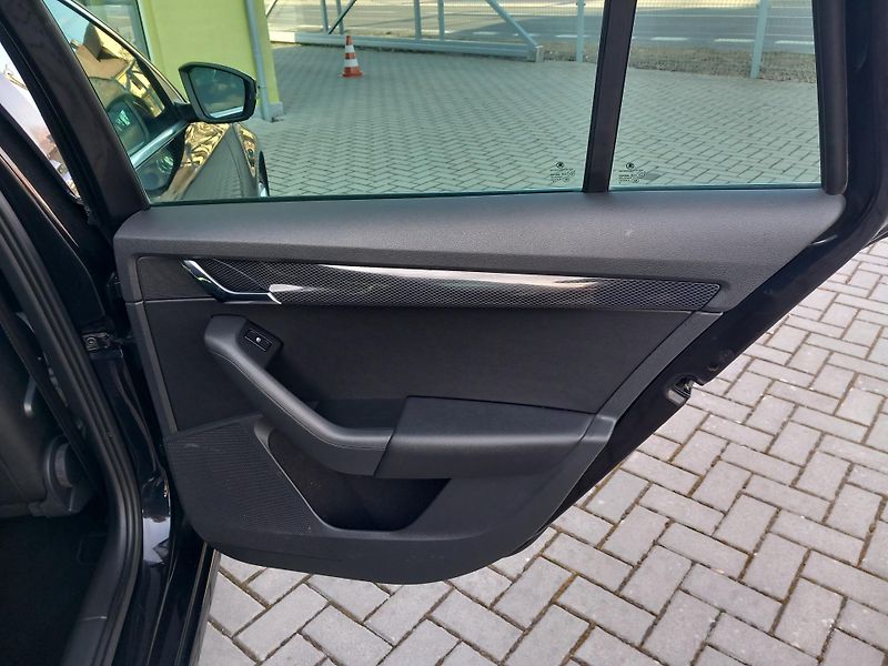 Škoda Octavia (2016) 2,0TDi 135kw RS 4x4  DSG NAVI  - fotka 20 z 48
