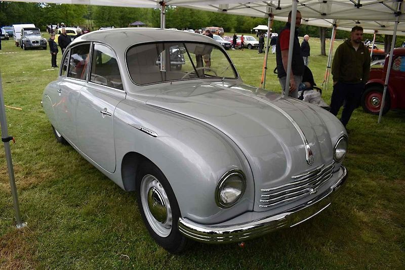 Ve Varnsdorfu se potkali majitelé několika desítek automobilových veteránů.