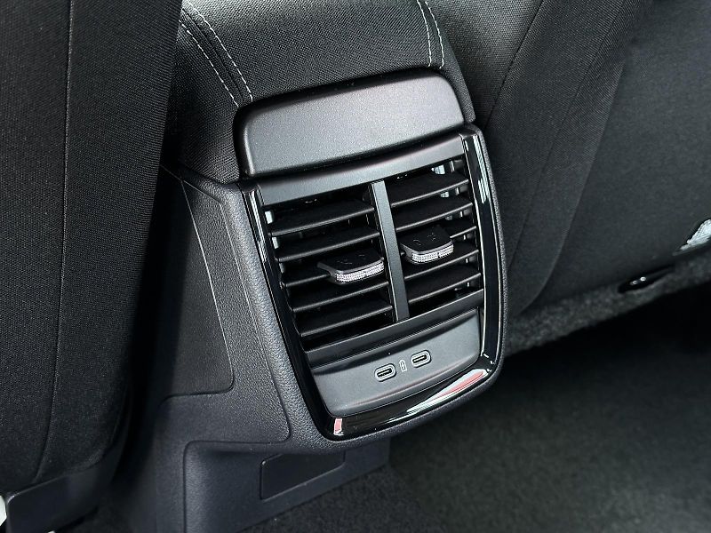Škoda Kamiq 1.0TSi 116PS 2Z.KLIMA Tempomat - fotka 32 z 38