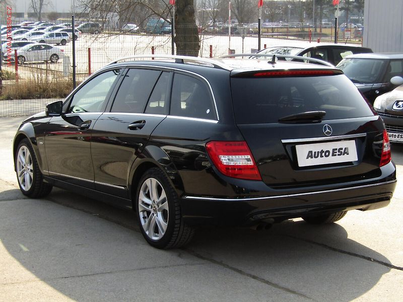 Mercedes-Benz Třídy C (2011) 1.8K C180, AT, bixen, autoAC - fotka 6 z 18
