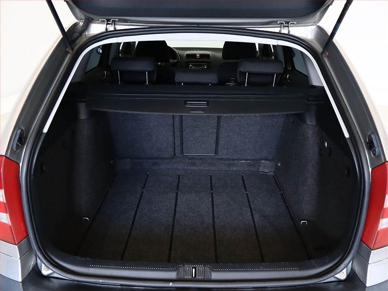 Škoda Octavia (2007) 1.9 TDI, Automat, nová STK - fotka 12 z 13
