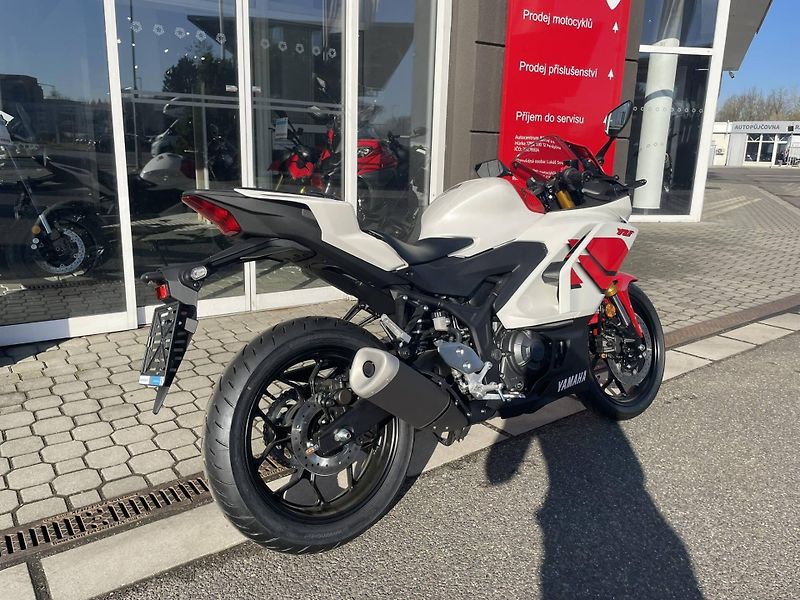 Yamaha (2026) YZF-R3 70th Anniversary EU5+ - fotka 3 z 11