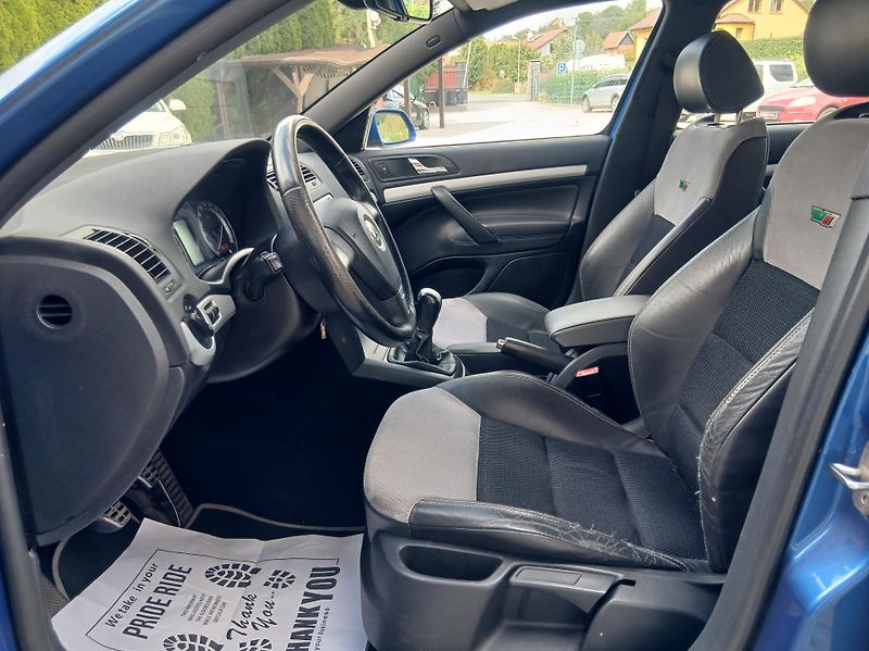 Škoda Octavia 2.0 TFSi RS - fotka 11 z 34