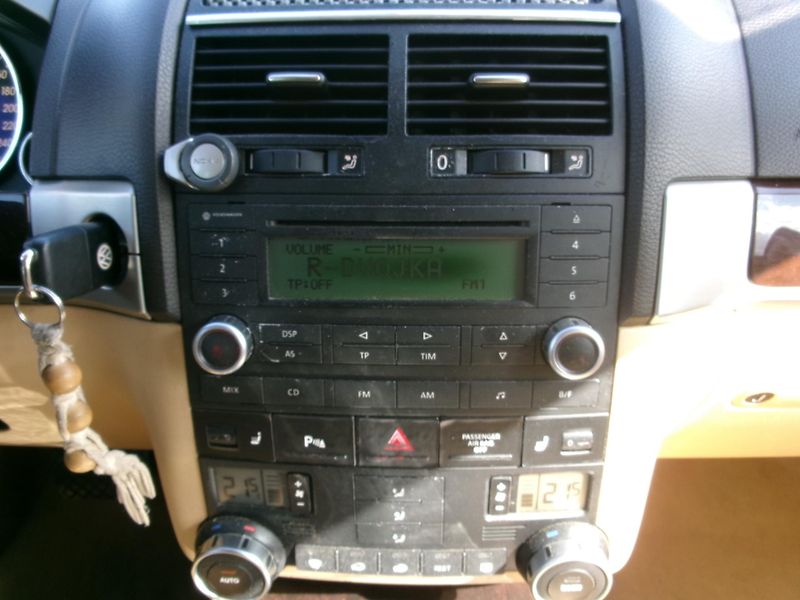 Volkswagen Touareg (2004) 2,5TDI DSG AC TEMP ALU  - fotka 17 z 24