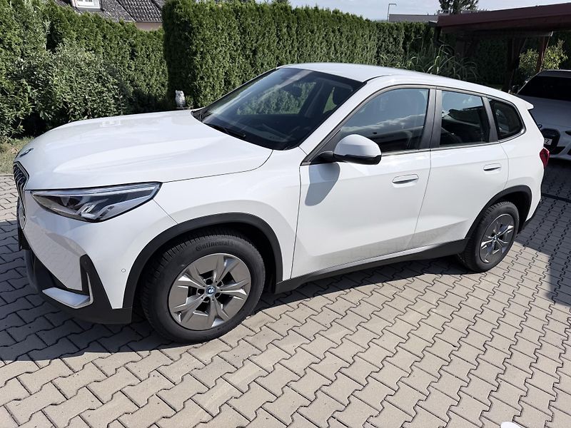 BMW iX1 (2023) XDrive 30 66,5kWh 4x4 SoH 99%. - fotka 4 z 15