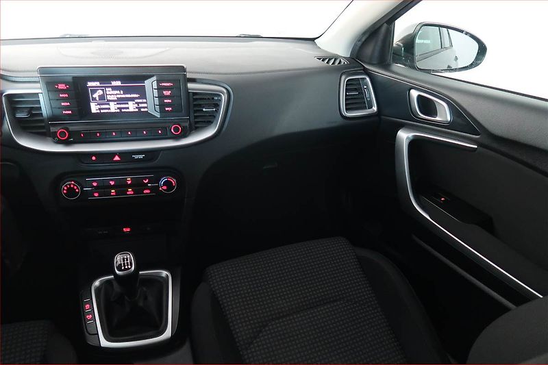 Kia Ceed (2021) 1.0 T-GDI, Serv.kniha - fotka 8 z 16