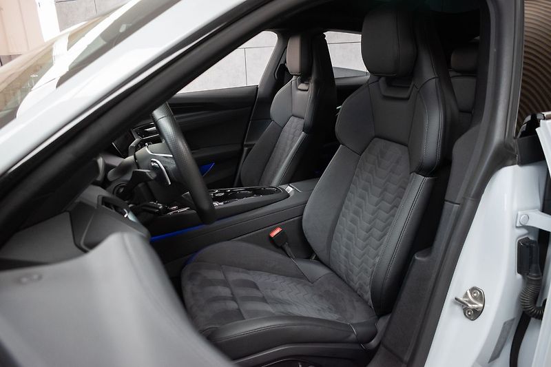 Audi e-tron 93kWh QUATTRO*B&O*AIR*ACC*DPH* - fotka 10 z 50