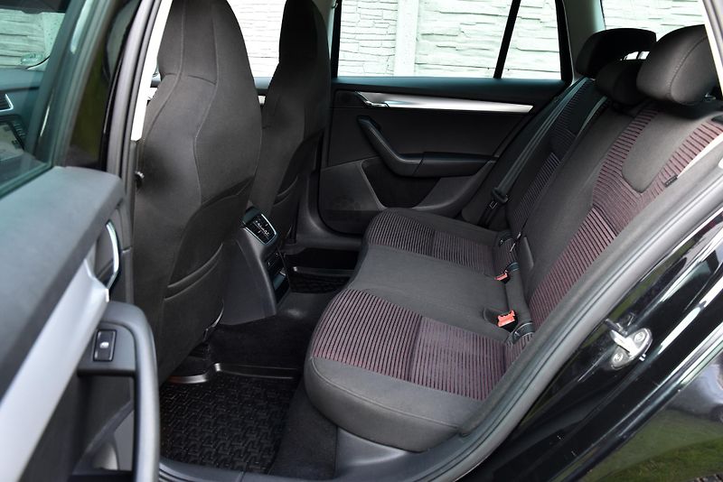 Škoda Octavia 2.0 TDi CR DSG STYLE,NAVI,TEMP - fotka 37 z 50