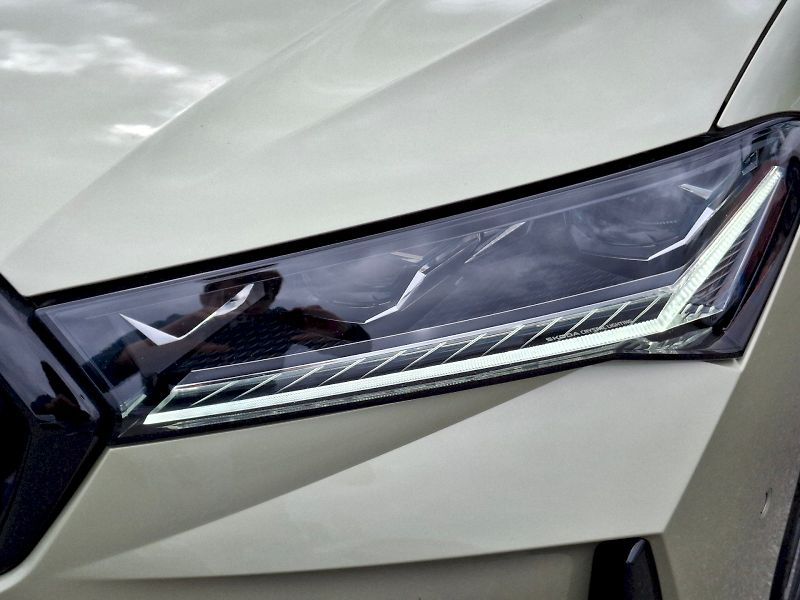 Škoda Superb (2025) Combi iV SportLine DSG 1,5TSi - fotka 35 z 35