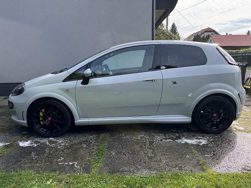 Abarth Punto Evo (2014) 1,4 Turbo 180k - fotka 2 z 23