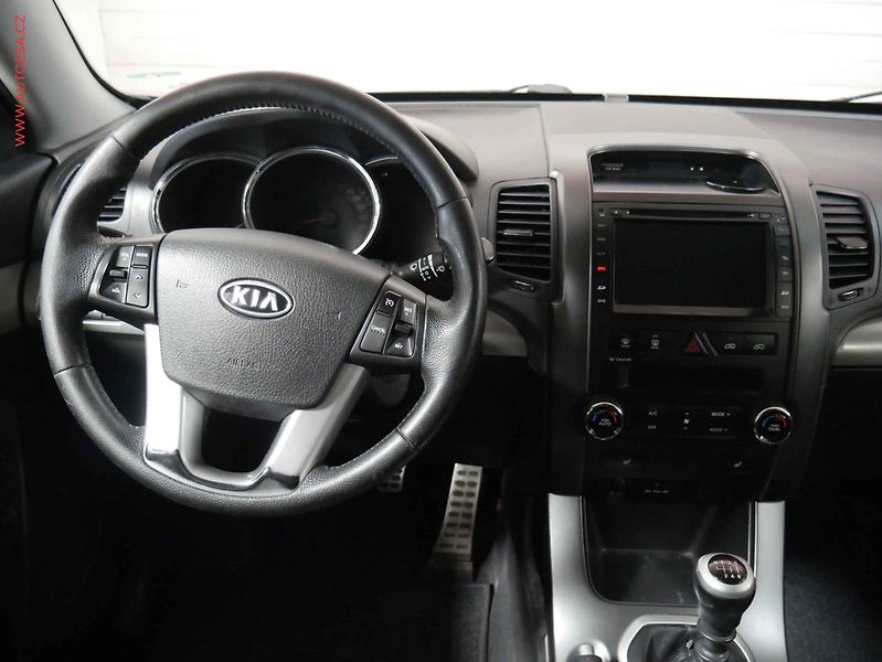 Kia Sorento (2010) 2.2 CRDi 4x4, ČR, Navi, xenon - fotka 14 z 23