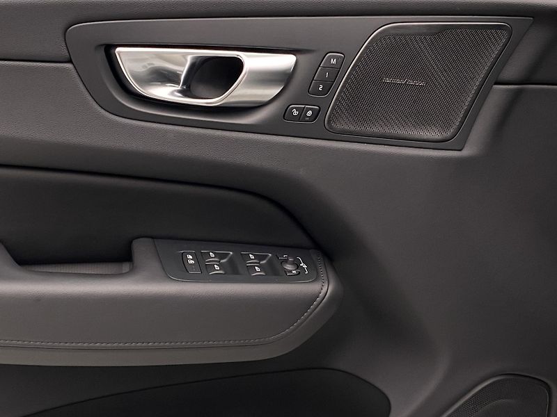 Volvo XC60 T8 AWD DARK PLUS REZERVACE - fotka 27 z 46