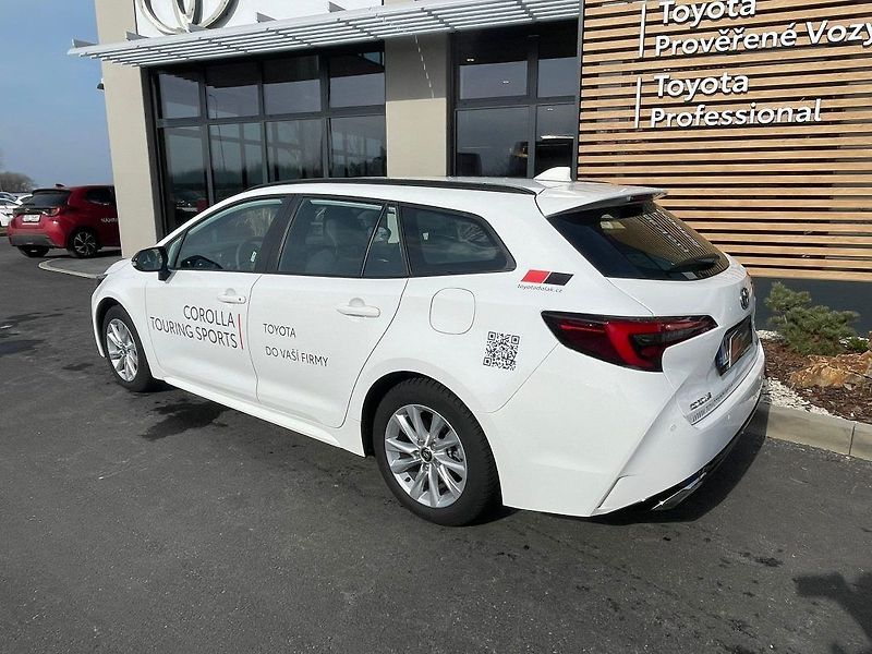 Toyota Corolla 1.8 Hybrid Comfort Business - fotka 8 z 28