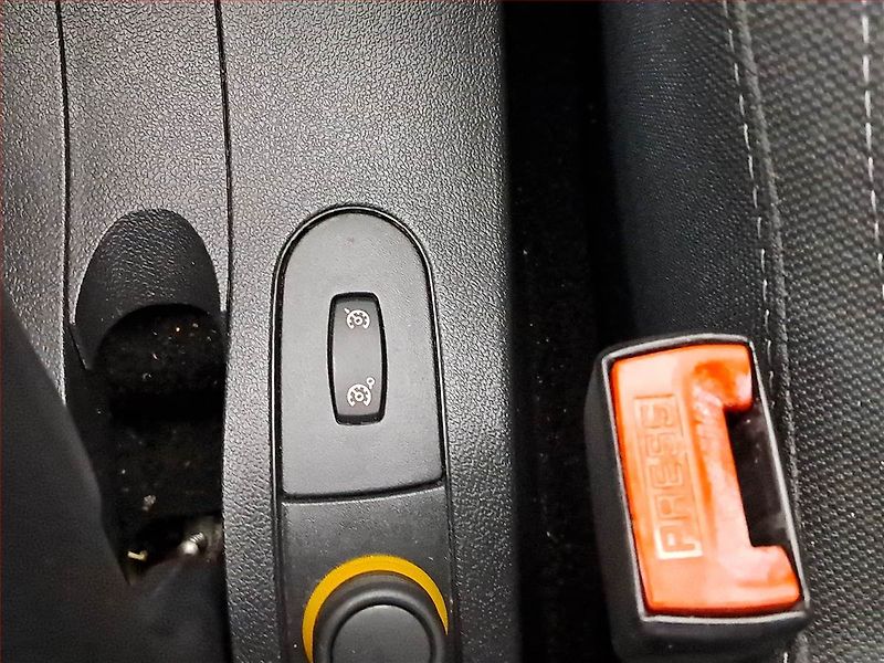 Renault Clio (2010) 1.2 16V , Serv.kniha, Tempomat - fotka 17 z 19