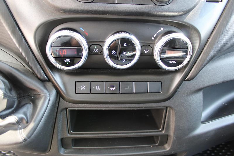 Iveco Daily 35S160 2,3 Skříň+čelo+klima - fotka 11 z 17