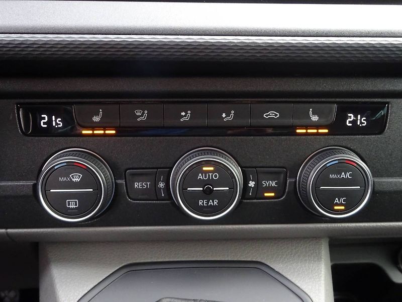 Volkswagen Caravelle (2022) 6.1 CL TDI DR DSG - fotka 21 z 26
