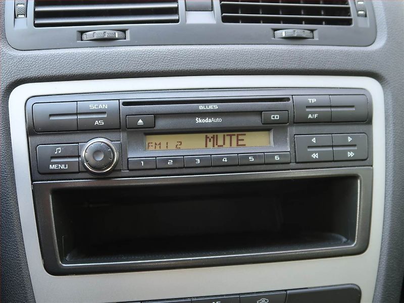 Škoda Octavia (2012) Ambition 1.6 TDI, Serv.kniha - fotka 12 z 15