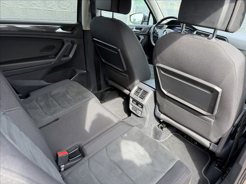 Volkswagen Tiguan Allspace 2.0 TSI 4Motion/Virtual/7míst - fotka 29 z 30