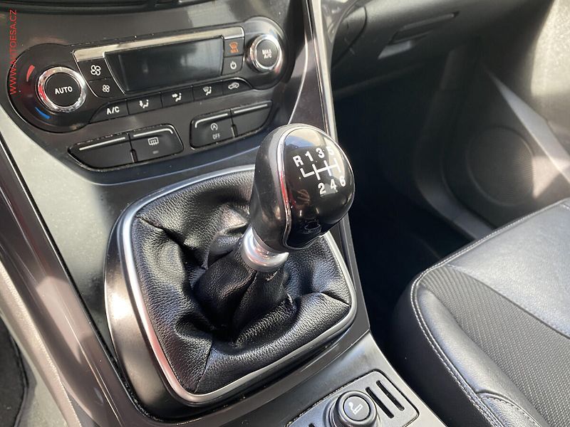 Ford Kuga (2015) 2.0 TDCi, Titanium, navi, TZ - fotka 15 z 16