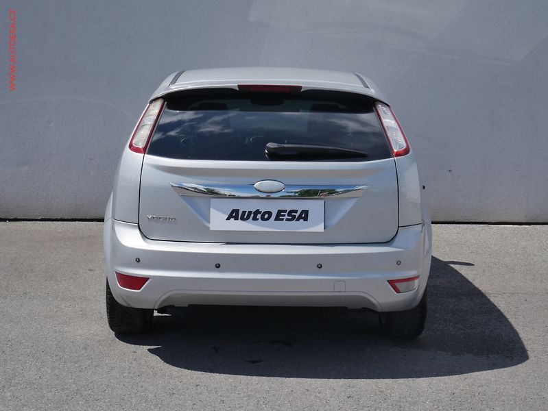 Ford Focus (2009) 2.0i, AC, park.asist - fotka 5 z 17