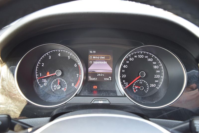 Volkswagen Golf Sportsvan (2015) 1.4TSI 92kw HGLBMT TAŽ KAM APP - fotka 28 z 50