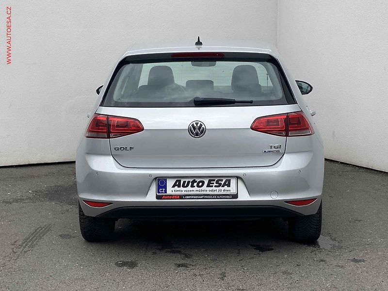 Volkswagen Golf (2017) 1.4 TGi, ČR, Highline - fotka 5 z 17