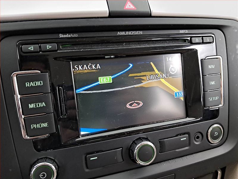 Škoda Superb (2011) 2.0 TDI, Automat, Navi - fotka 13 z 20