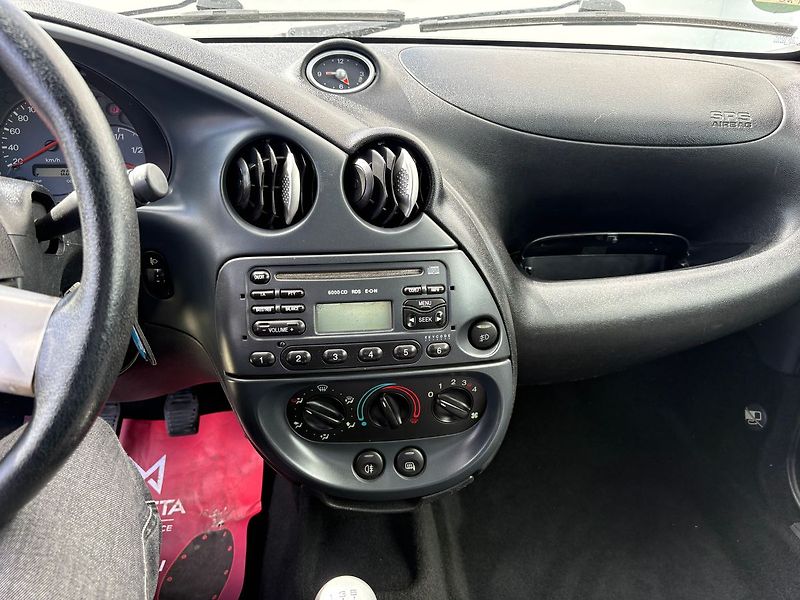 Ford Ka 1.6i, 70kW, Kabrio - fotka 8 z 12