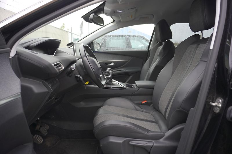 Peugeot 5008 (2020) 5008  1,2I 96 kW ALLURE 7 MÍST - fotka 11 z 32