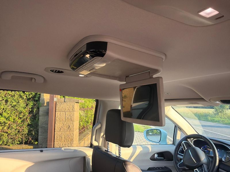 Chrysler Pacifica (2018)  3,6 L DVD Hybrid Plug In 2018 - fotka 11 z 20