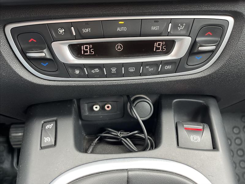 Renault Scénic 2,0 dCi 118KW KLIMA ALU ČR STK - fotka 18 z 33