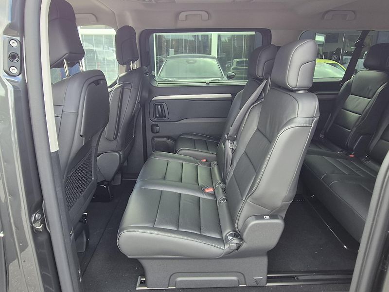 Peugeot Traveller (2026) Allure L3 2.2BlueHDi 180k EAT8 - fotka 11 z 29