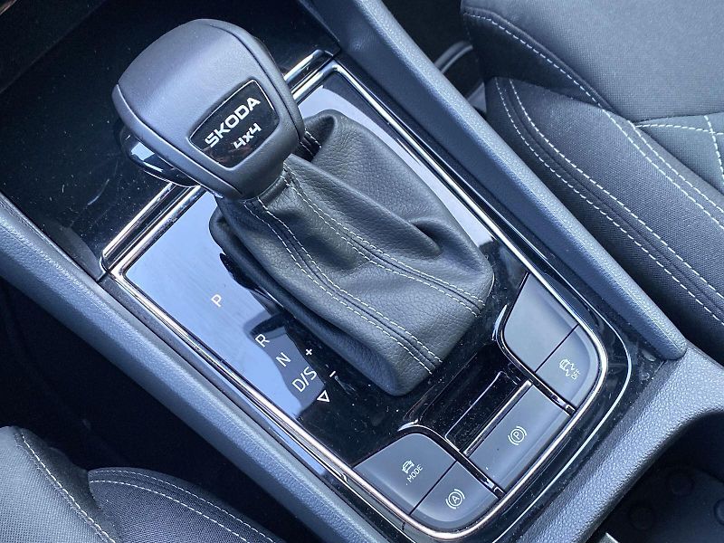 Škoda Karoq (2025) 2.0 TDI 4x4 DSG Sportline - fotka 20 z 39