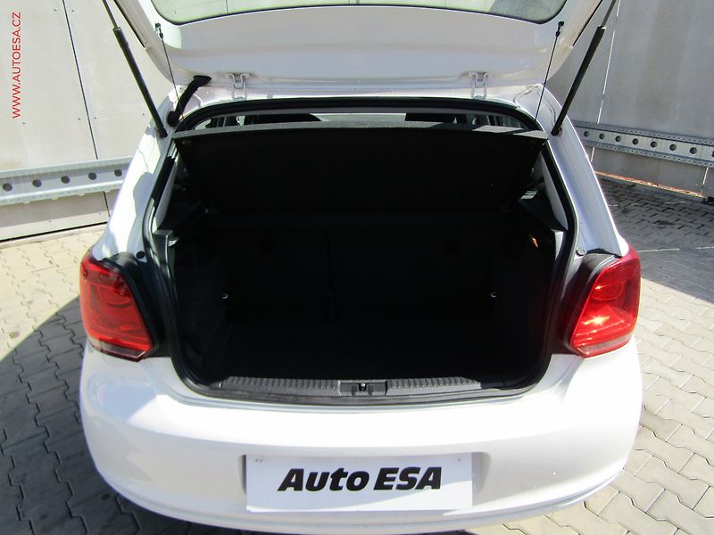 Volkswagen Polo (2014) 1.2 i, Comfortline - fotka 7 z 17