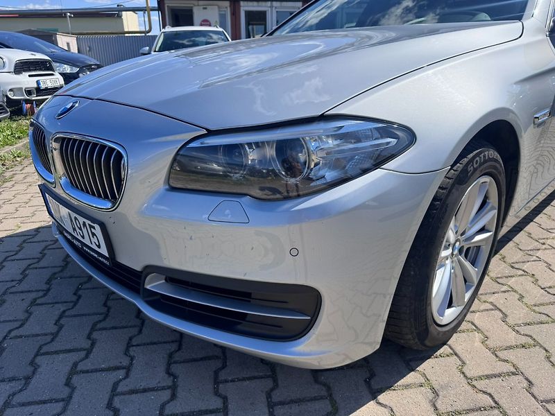 BMW Řada 5 (2014) XDRIVE 520D 2,0 140 KW 2. MAJ - fotka 9 z 47
